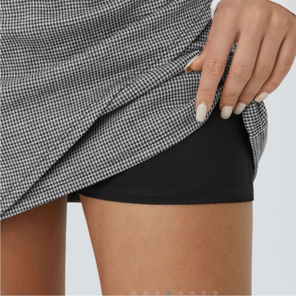 NWT HALARA High Waisted Asymmetrical Ruched 2-in-1 Houndstooth Mini Work Skirt - Picture 4 of 13